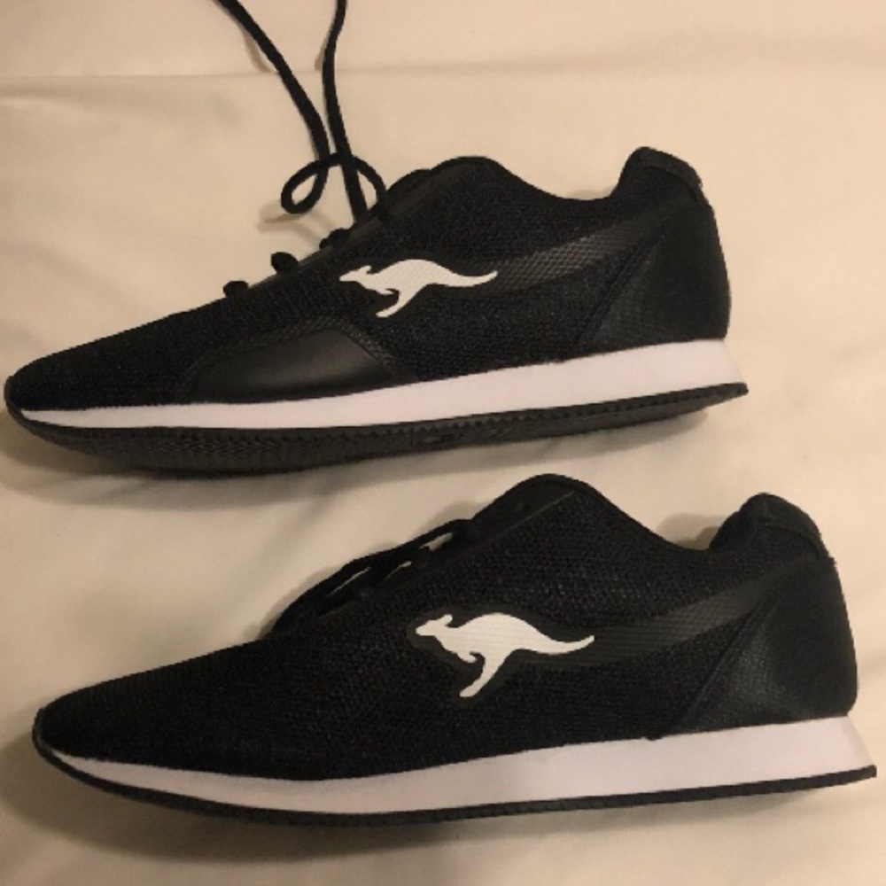 KangaROOS Black and White Sneakers *brand new*